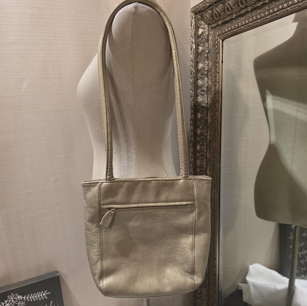 Vintage 90's COLETTA Genuine Leather Shoulder Bag - Lt. Gold/Champagne.